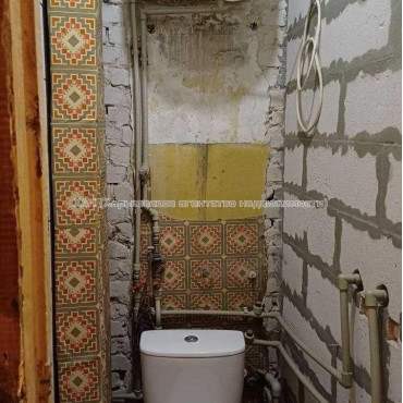 Продам квартиру, Гимназическая наб. , 2  ком., 58 м², частичный ремонт 