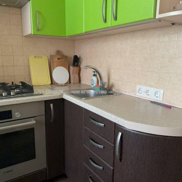 Продам квартиру, 2  ком., 46 м², капитальный ремонт 
