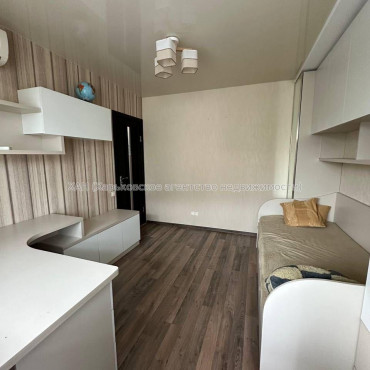 Продам квартиру, 2  ком., 46 м², капитальный ремонт 