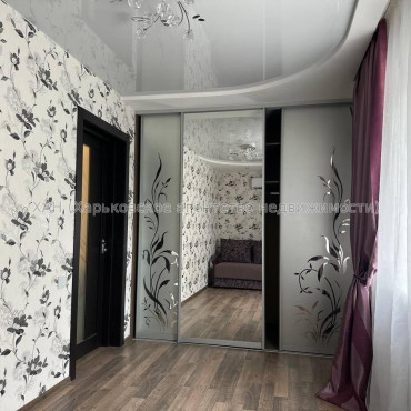 Продам квартиру, 2  ком., 46 м², капитальный ремонт 