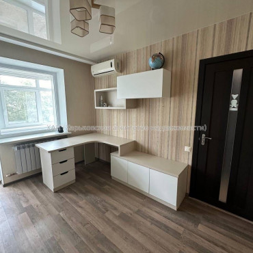 Продам квартиру, 2  ком., 46 м², капитальный ремонт 