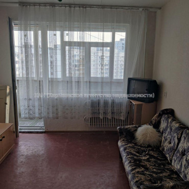 Продам квартиру, Соборности Украины ул. , 1  ком., 35 м², косметический ремонт 