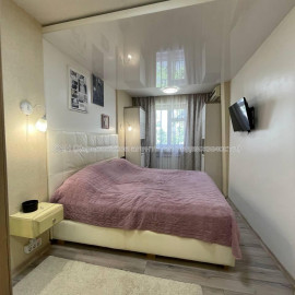 Продам квартиру, Вознесенская ул. , 2 кім., 42 м², евроремонт