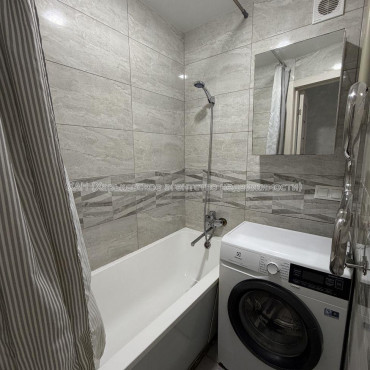 Продам квартиру, Клочковская ул. , 1  ком., 32.20 м², капитальный ремонт 