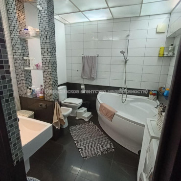Продам квартиру, Тракторостроителей просп. , 2 кім., 69.70 м², евроремонт 