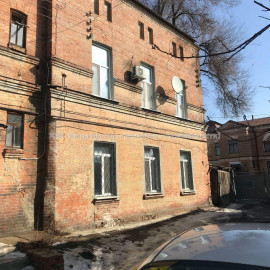 Продам квартиру, Фейербаха площ. , 2 кім., 40 м², косметический ремонт