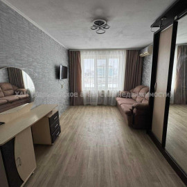 Продам квартиру, Юбилейный просп. , 1 кім., 28.50 м², косметический ремонт
