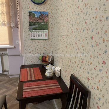 Продам квартиру, Культуры ул. , 2  ком., 56.30 м², капитальный ремонт 