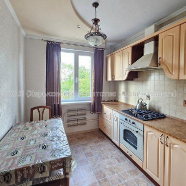 Продам квартиру, Натальи Ужвий ул. , 3  ком., 70 м², капитальный ремонт 