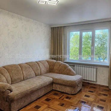 Продам квартиру, Натальи Ужвий ул. , 3  ком., 70 м², капитальный ремонт 