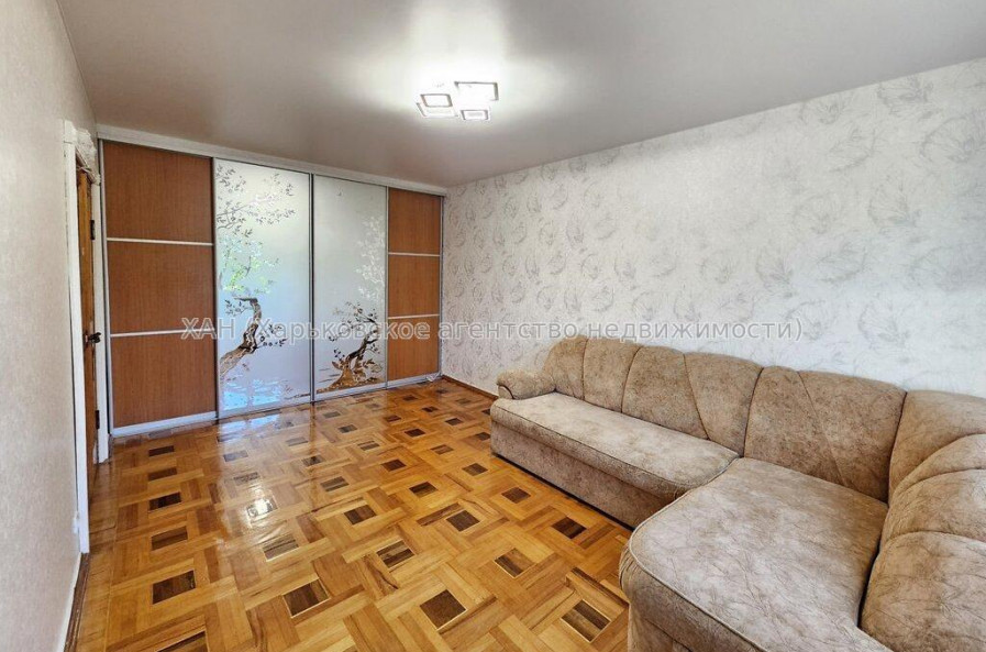 Продам квартиру, Натальи Ужвий ул. , 3  ком., 70 м², капитальный ремонт 