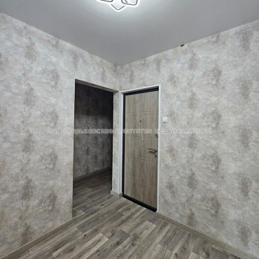 Продам квартиру, Натальи Ужвий ул. , 3  ком., 70 м², капитальный ремонт 