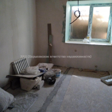 Продам нежилую недвижимость, помещение свободного назначения , 7  ком., 202 м², частичный ремонт 