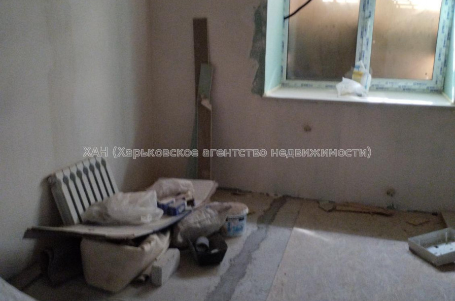 Продам нежилую недвижимость, помещение свободного назначения , 7  ком., 202 м², частичный ремонт 