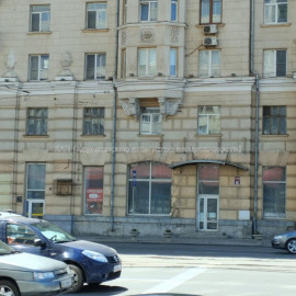 Продам нежитлову нерухомість, помещение свободного назначения , 7 кім., 202 м², частичный ремонт