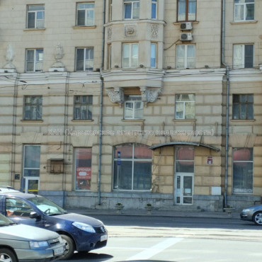 Продам нежилую недвижимость, помещение свободного назначения , 7  ком., 202 м², частичный ремонт 