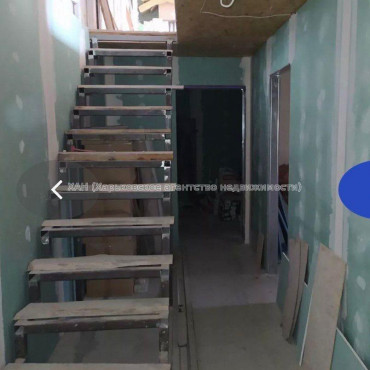 Продам нежилую недвижимость, помещение свободного назначения , 7  ком., 202 м², частичный ремонт 