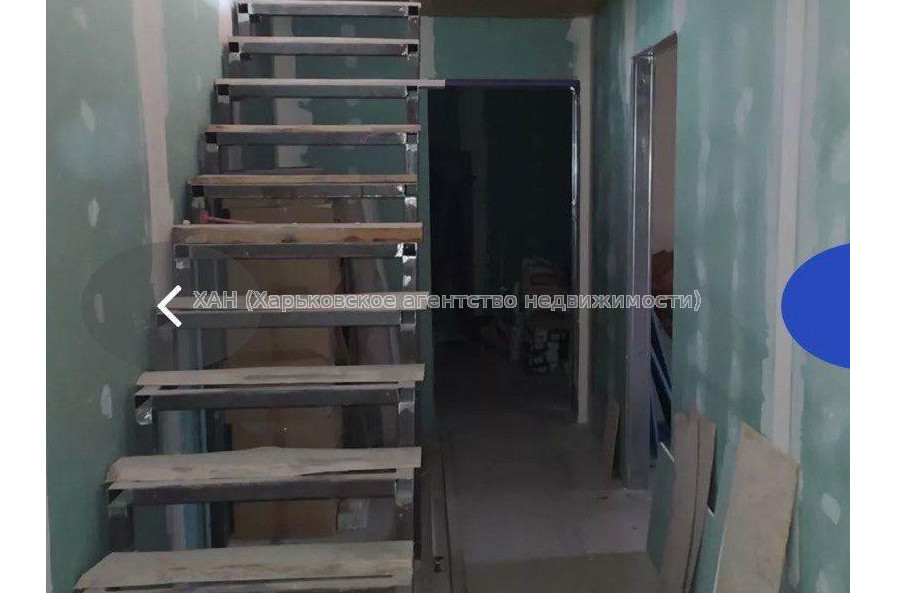 Продам нежилую недвижимость, помещение свободного назначения , 7  ком., 202 м², частичный ремонт 