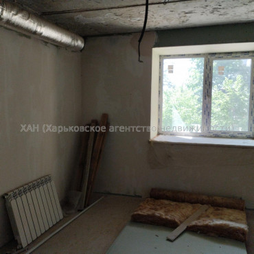 Продам нежилую недвижимость, помещение свободного назначения , 7  ком., 202 м², частичный ремонт 