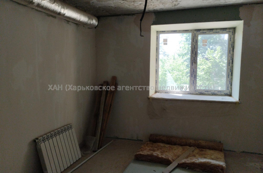 Продам нежилую недвижимость, помещение свободного назначения , 7  ком., 202 м², частичный ремонт 