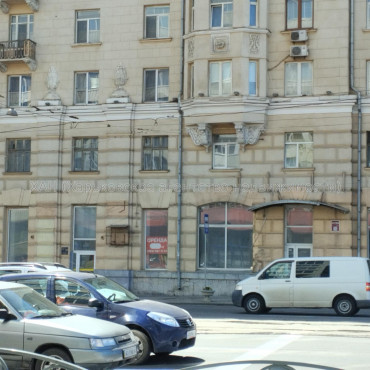 Продам нежилую недвижимость, помещение свободного назначения , 7  ком., 202 м², частичный ремонт 