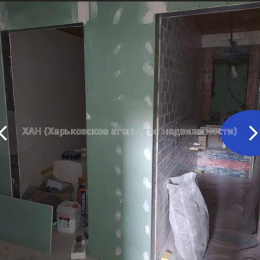 Продам нежилую недвижимость, помещение свободного назначения , 7  ком., 202 м², частичный ремонт 