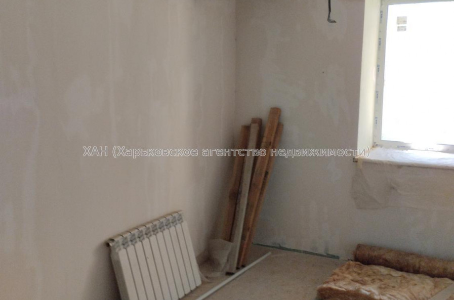 Продам нежилую недвижимость, помещение свободного назначения , 7  ком., 202 м², частичный ремонт 