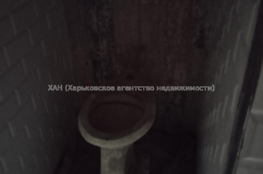 Продам нежилую недвижимость, помещение свободного назначения , 7  ком., 202 м², частичный ремонт 