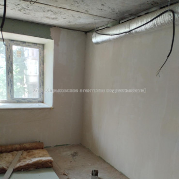 Продам нежилую недвижимость, помещение свободного назначения , 7  ком., 202 м², частичный ремонт 