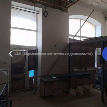 Продам нежилую недвижимость, помещение свободного назначения , 7  ком., 202 м², частичный ремонт 