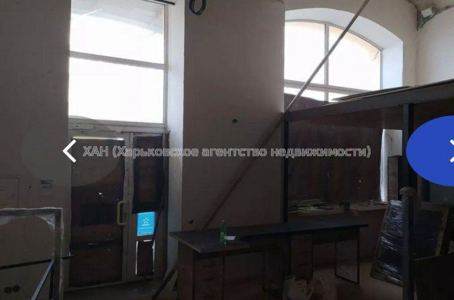Продам нежилую недвижимость, помещение свободного назначения , 7  ком., 202 м², частичный ремонт 