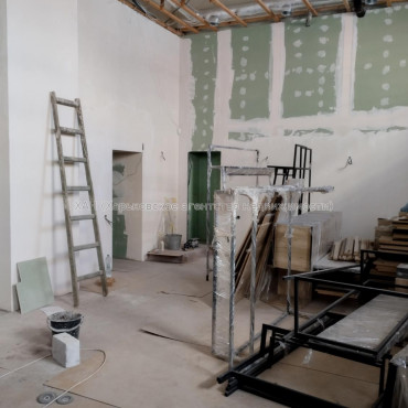 Продам нежилую недвижимость, помещение свободного назначения , 7  ком., 202 м², частичный ремонт 