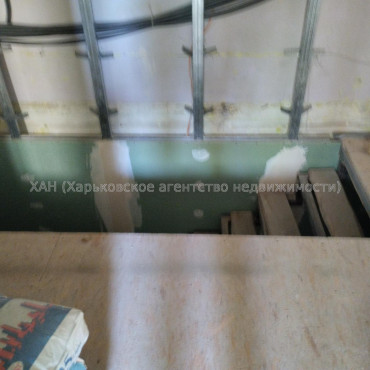 Продам нежилую недвижимость, помещение свободного назначения , 7  ком., 202 м², частичный ремонт 