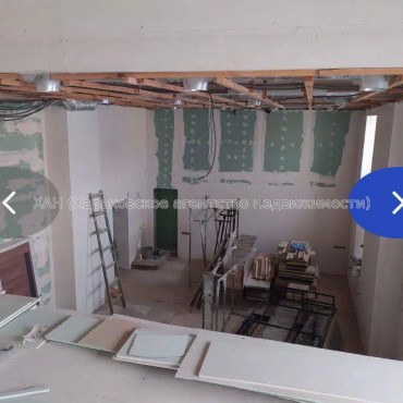 Продам нежилую недвижимость, помещение свободного назначения , 7  ком., 202 м², частичный ремонт 