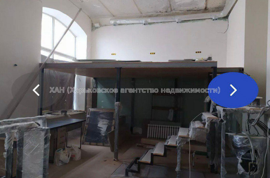 Продам нежилую недвижимость, помещение свободного назначения , 7  ком., 202 м², частичный ремонт 