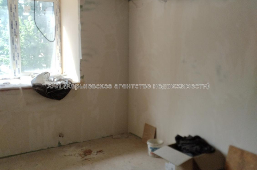 Продам нежилую недвижимость, помещение свободного назначения , 7  ком., 202 м², частичный ремонт 