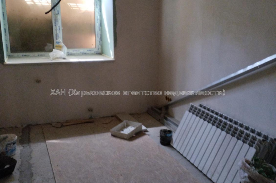 Продам нежилую недвижимость, помещение свободного назначения , 7  ком., 202 м², частичный ремонт 