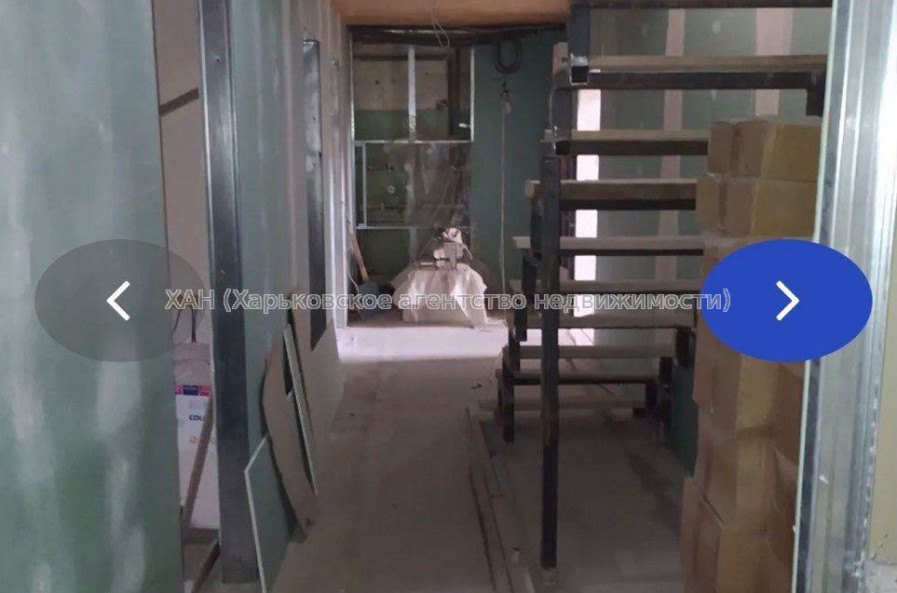 Продам нежилую недвижимость, помещение свободного назначения , 7  ком., 202 м², частичный ремонт 
