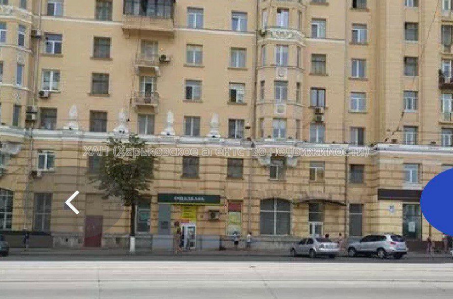 Продам нежилую недвижимость, помещение свободного назначения , 7  ком., 202 м², частичный ремонт 