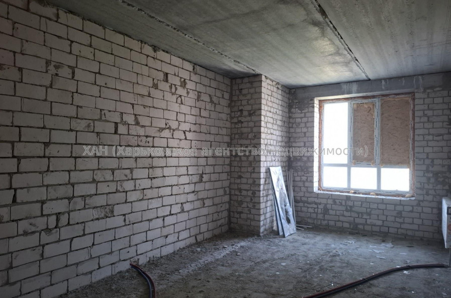 Продам квартиру, Героев Харькова просп. , 1  ком., 42.20 м², без внутренних работ 