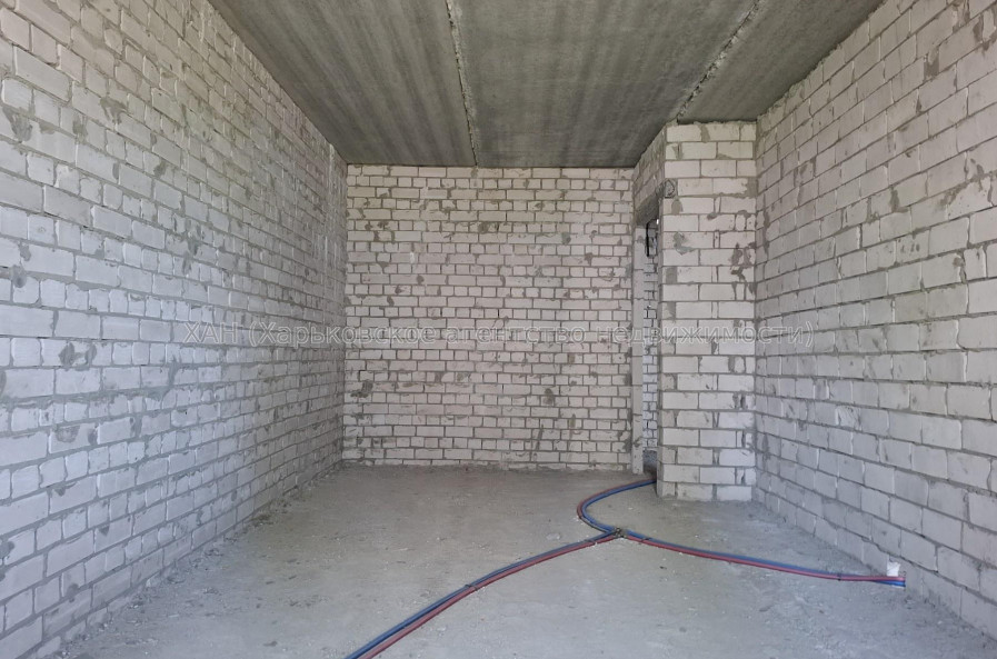 Продам квартиру, Героев Харькова просп. , 1  ком., 42.20 м², без внутренних работ 