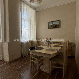 Продам квартиру, Гиршмана ул. , 5  ком., 110 м², капитальный ремонт