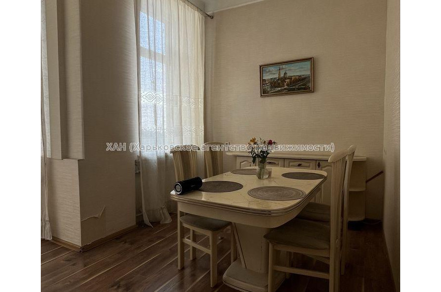 Продам квартиру, Гиршмана ул. , 5  ком., 110 м², капитальный ремонт 