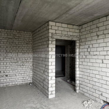 Продам квартиру, Полтавский Шлях ул. , 184 , 1  ком., 41 м², без внутренних работ 