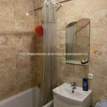 Продам квартиру, Защитников Неба ул. , 2 кім., 44 м², авторский дизайн 