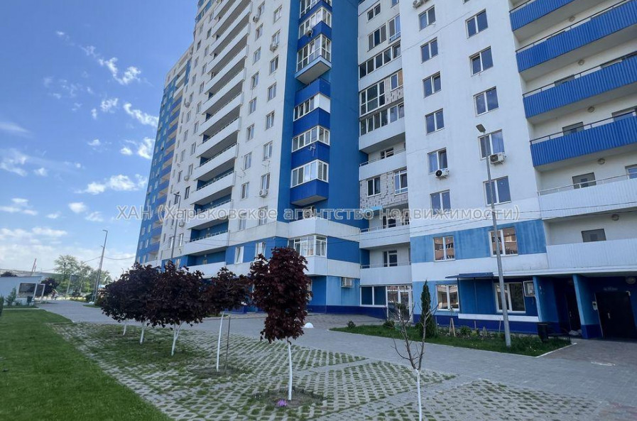 Продам квартиру, Зерновая ул. , 3  ком., 81 м², без отделочных работ 