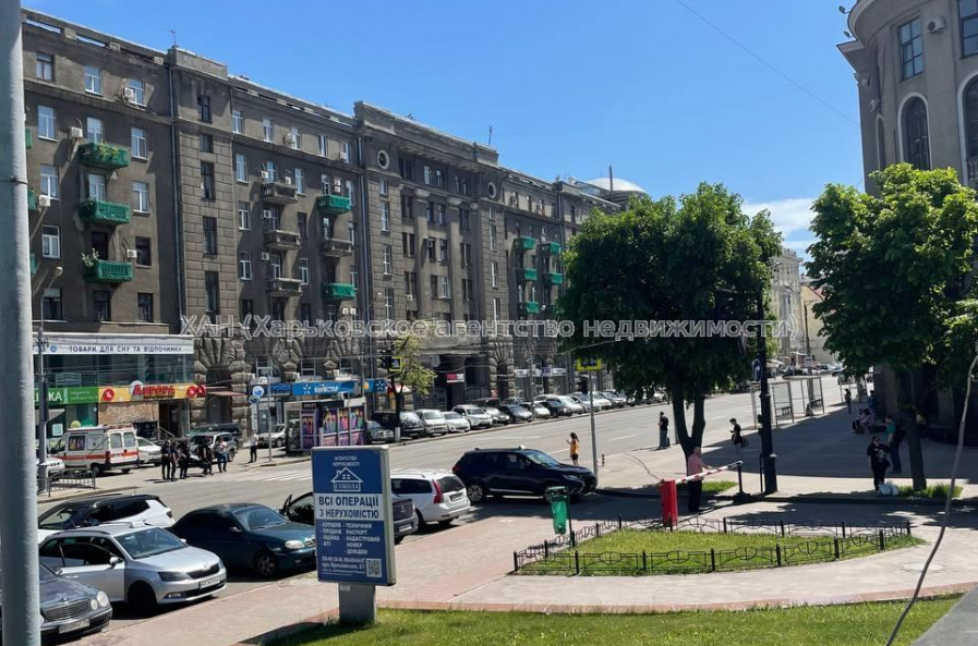 Продам квартиру, Евгения Котляра ул. , 3  ком., 90 м², советский ремонт 