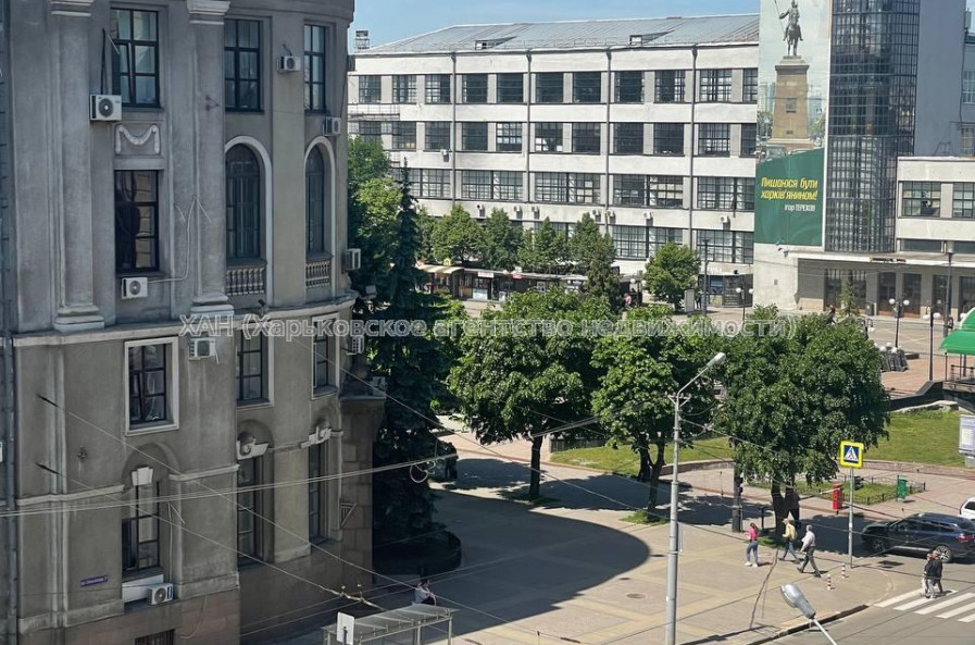Продам квартиру, Евгения Котляра ул. , 3  ком., 90 м², советский ремонт 