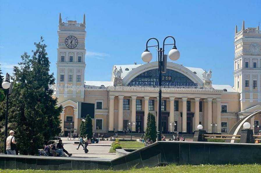 Продам квартиру, Евгения Котляра ул. , 3  ком., 90 м², советский ремонт 