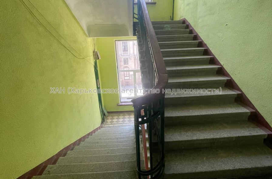 Продам квартиру, Евгения Котляра ул. , 3  ком., 90 м², советский ремонт 